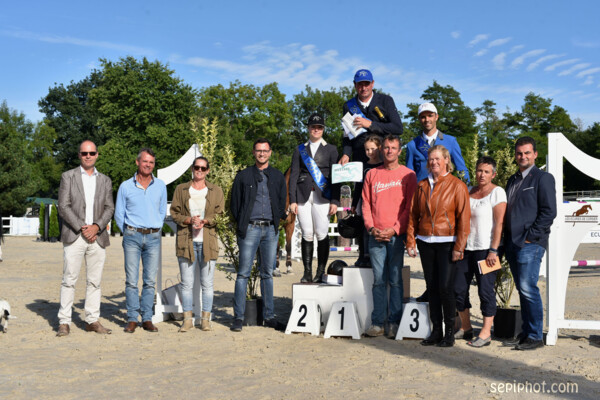 podium-811464-2