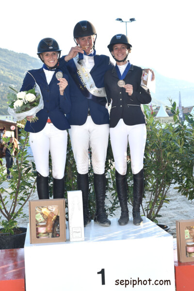 podium-E-818837