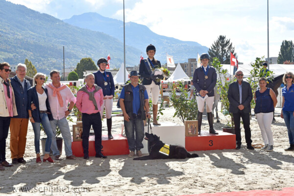podium-J-N-818591